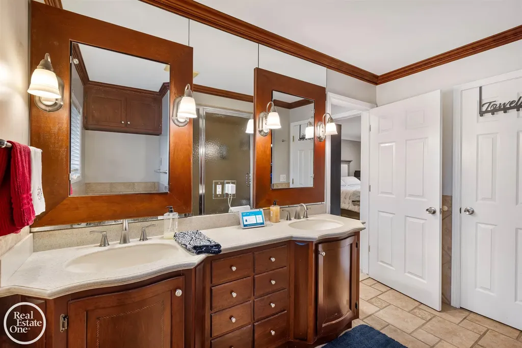 535 Ballantyne Road Village Of Grosse Pointe Shores City MI 48236