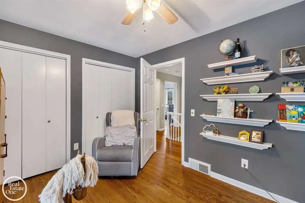 535 Ballantyne Road Village Of Grosse Pointe Shores City MI 48236