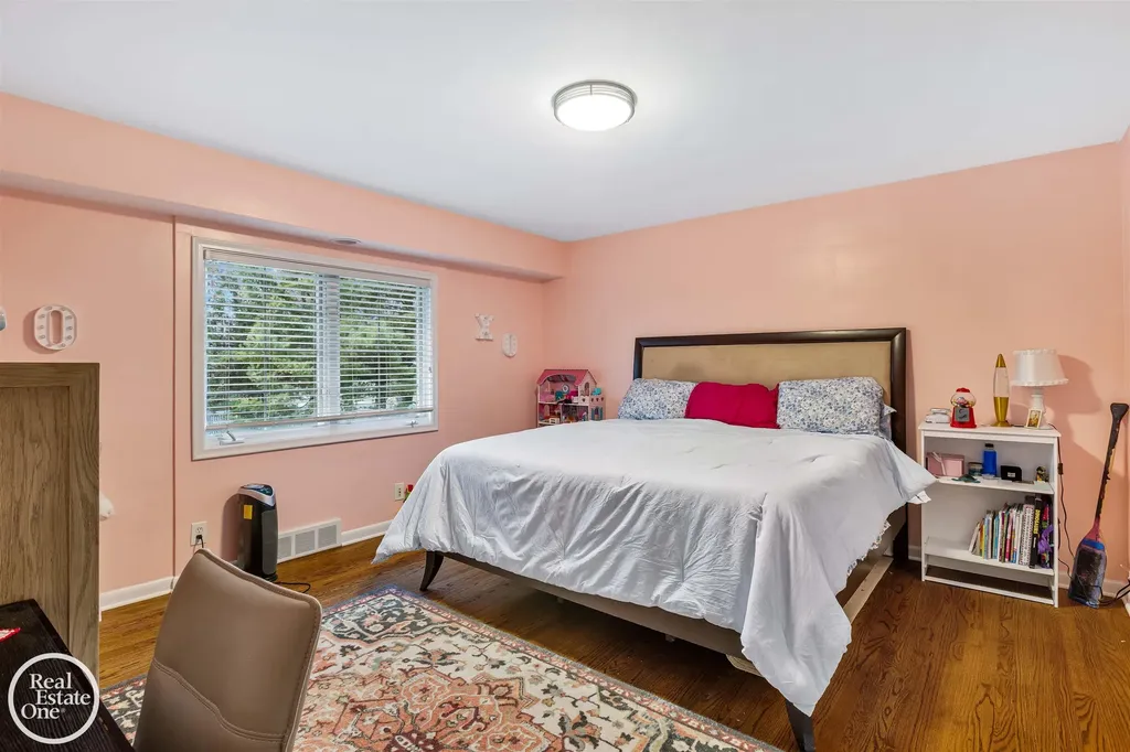535 Ballantyne Road Village Of Grosse Pointe Shores City MI 48236