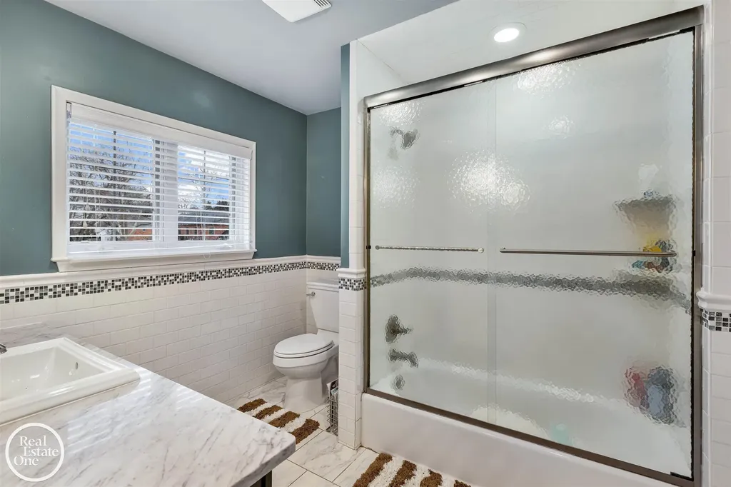 535 Ballantyne Road Village Of Grosse Pointe Shores City MI 48236