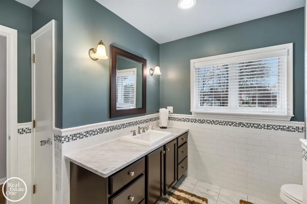 535 Ballantyne Road Village Of Grosse Pointe Shores City MI 48236