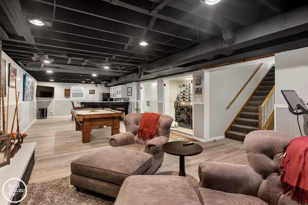 535 Ballantyne Road Village Of Grosse Pointe Shores City MI 48236