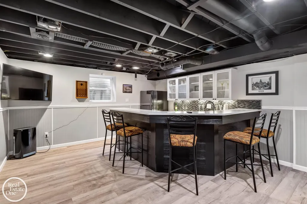 535 Ballantyne Road Village Of Grosse Pointe Shores City MI 48236