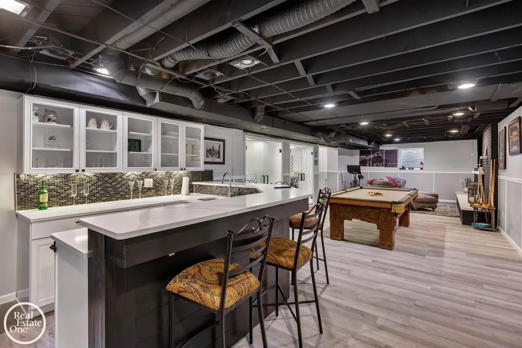 535 Ballantyne Road Village Of Grosse Pointe Shores City MI 48236