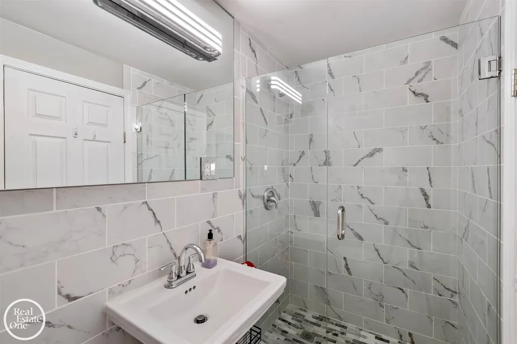 535 Ballantyne Road Village Of Grosse Pointe Shores City MI 48236