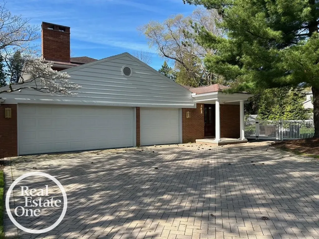 535 Ballantyne Road Village Of Grosse Pointe Shores City MI 48236