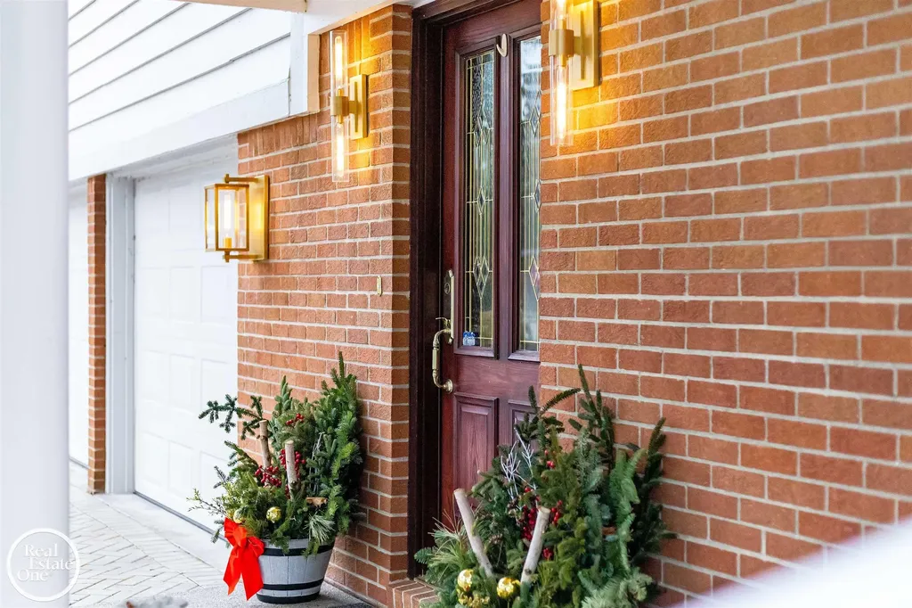535 Ballantyne Road Village Of Grosse Pointe Shores City MI 48236