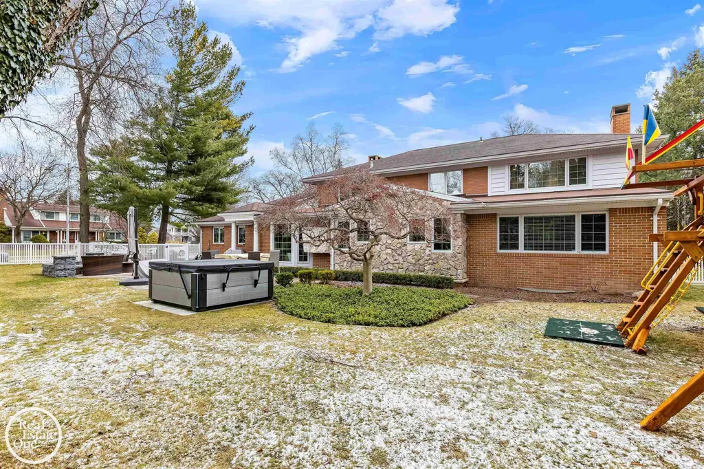 535 Ballantyne Road Village Of Grosse Pointe Shores City MI 48236