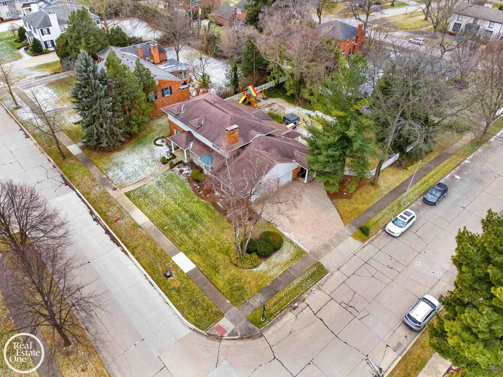 535 Ballantyne Road Village Of Grosse Pointe Shores City MI 48236