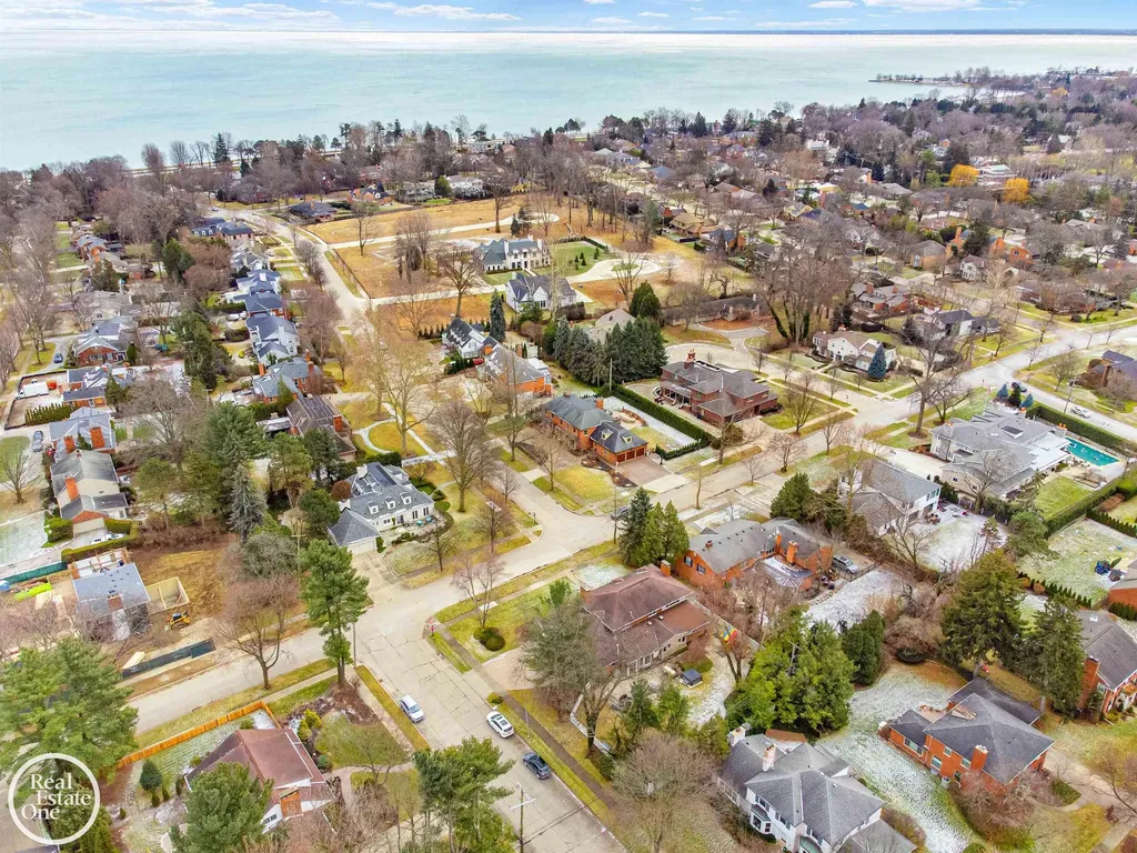 535 Ballantyne Road Village Of Grosse Pointe Shores City MI 48236