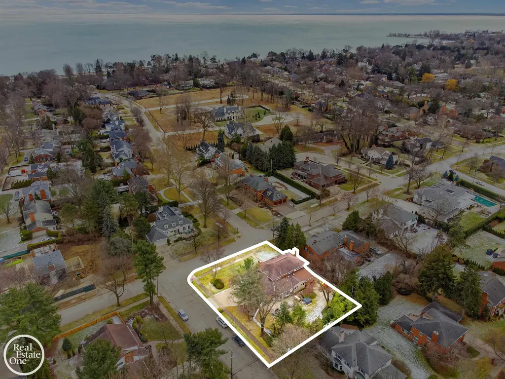 535 Ballantyne Road Village Of Grosse Pointe Shores City MI 48236