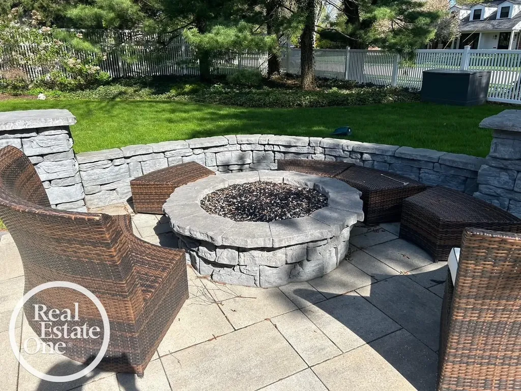 535 Ballantyne Road Village Of Grosse Pointe Shores City MI 48236