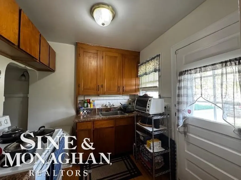35230 Chestnut Street Wayne City MI 48184