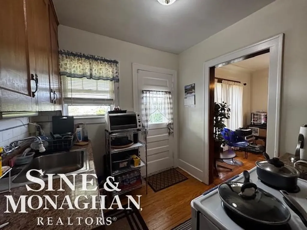 35230 Chestnut Street Wayne City MI 48184