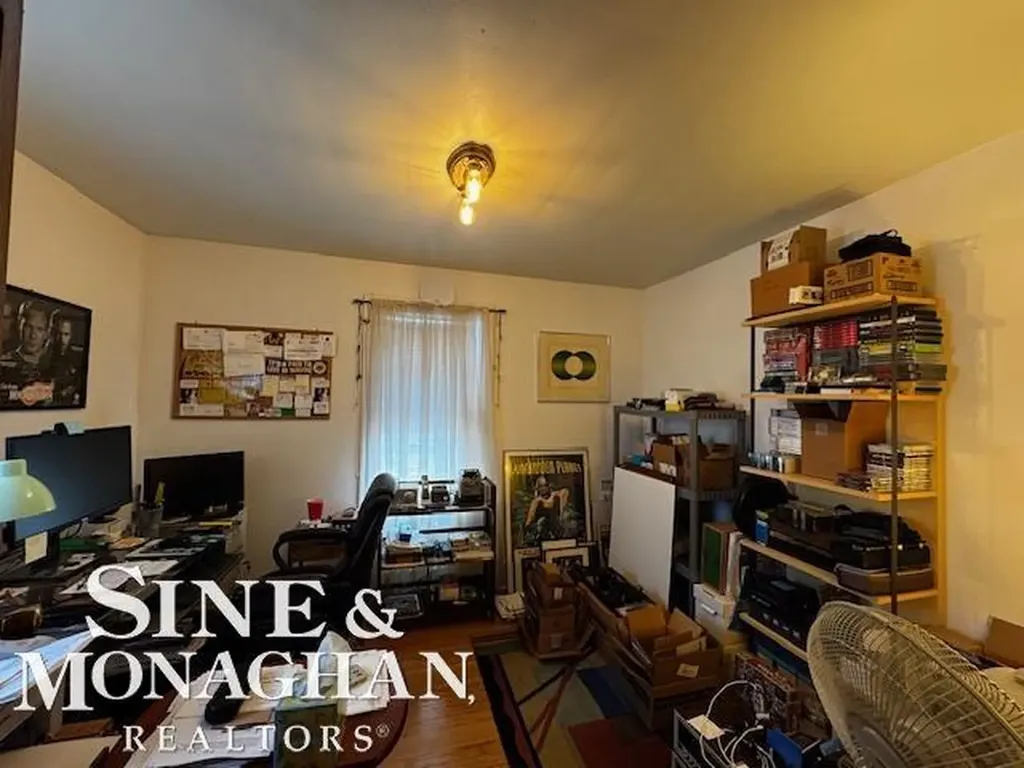 35230 Chestnut Street Wayne City MI 48184