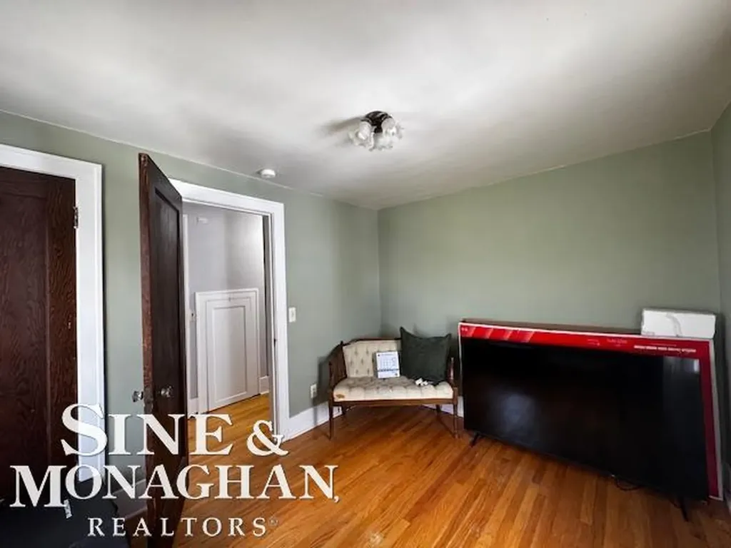 35230 Chestnut Street Wayne City MI 48184