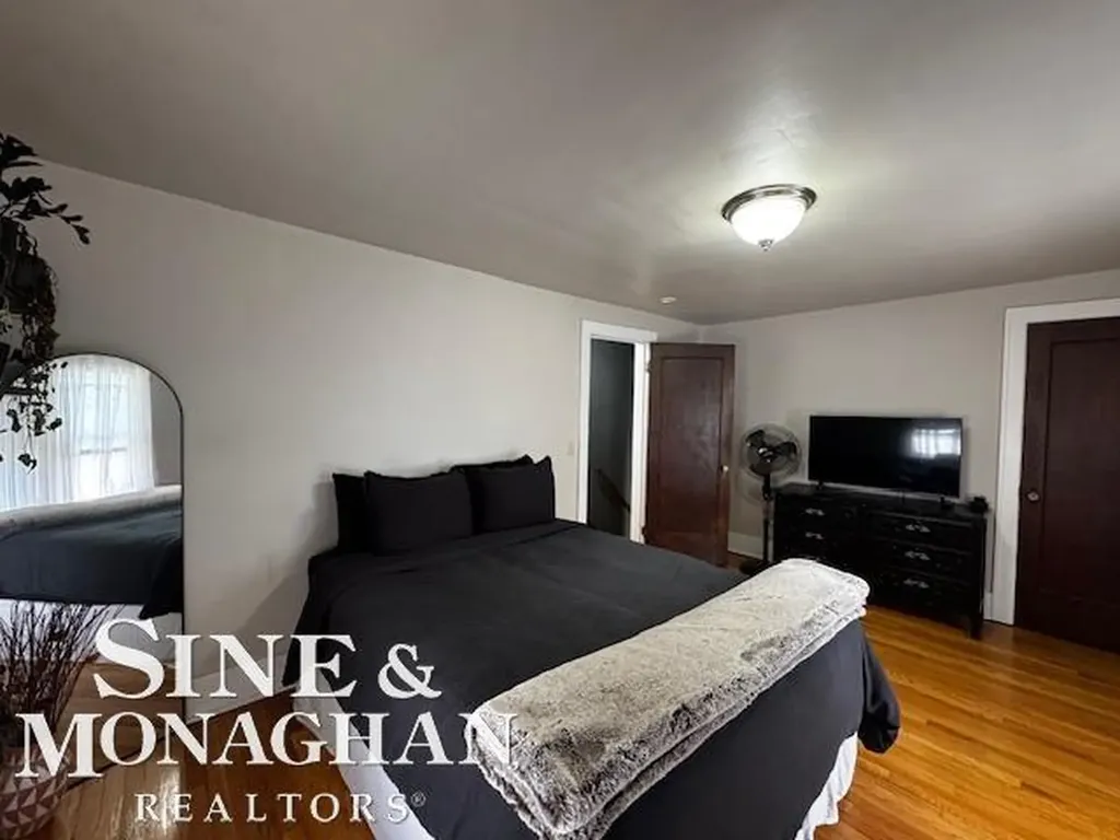 35230 Chestnut Street Wayne City MI 48184