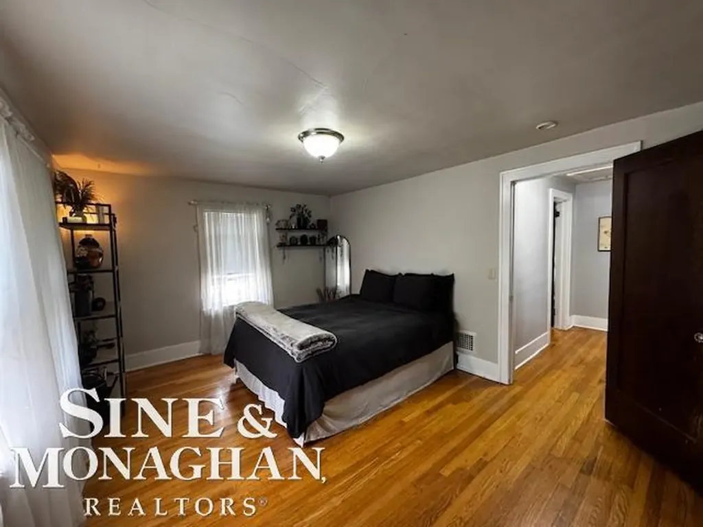 35230 Chestnut Street Wayne City MI 48184