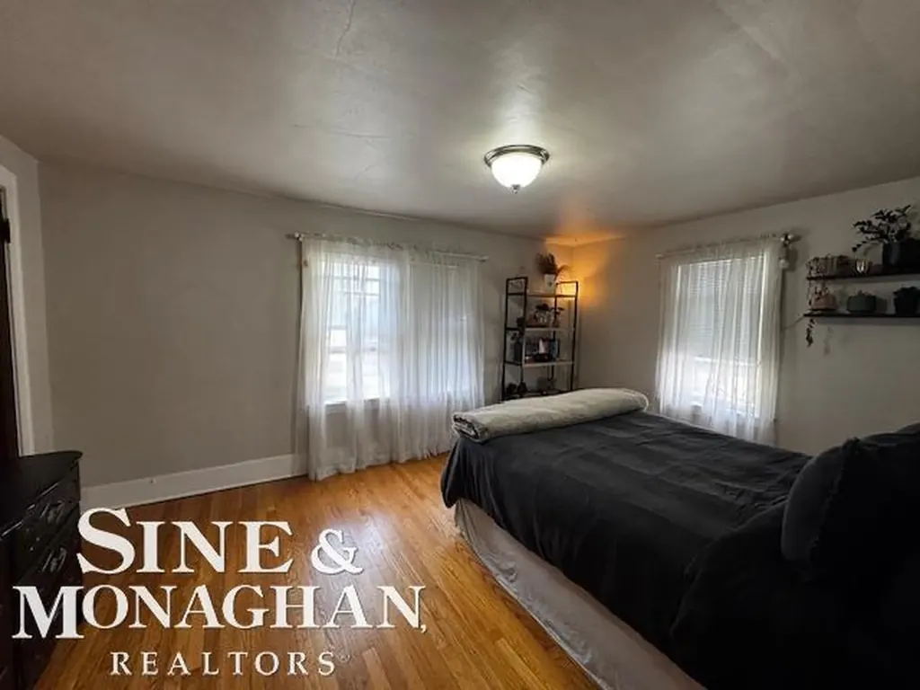 35230 Chestnut Street Wayne City MI 48184