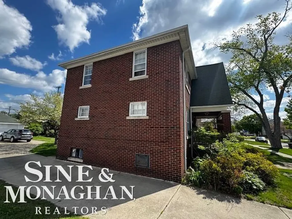 35230 Chestnut Street Wayne City MI 48184
