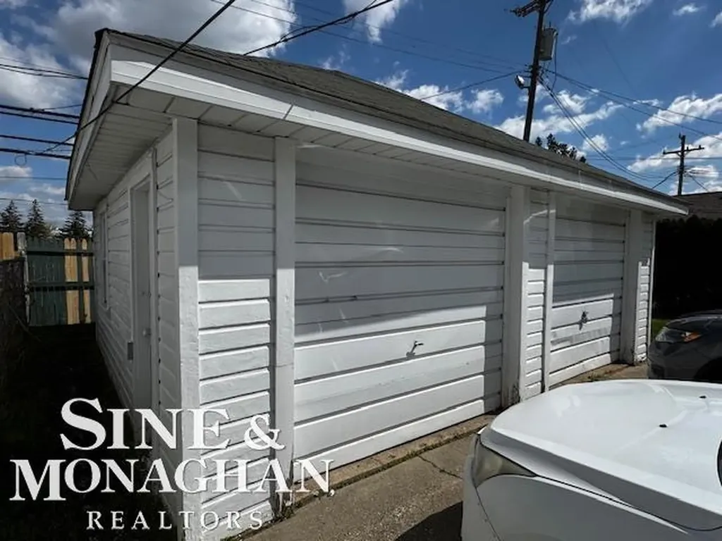 35230 Chestnut Street Wayne City MI 48184