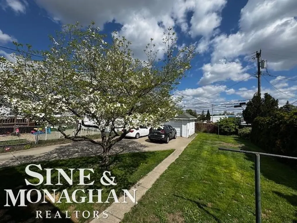 35230 Chestnut Street Wayne City MI 48184