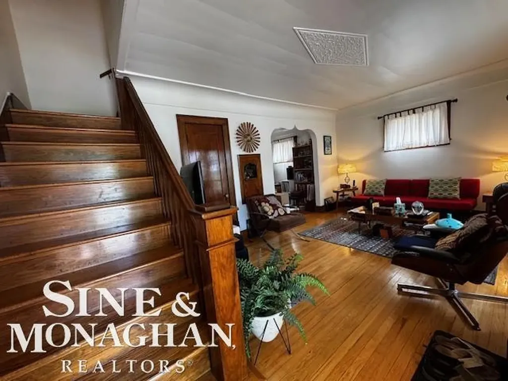 35230 Chestnut Street Wayne City MI 48184