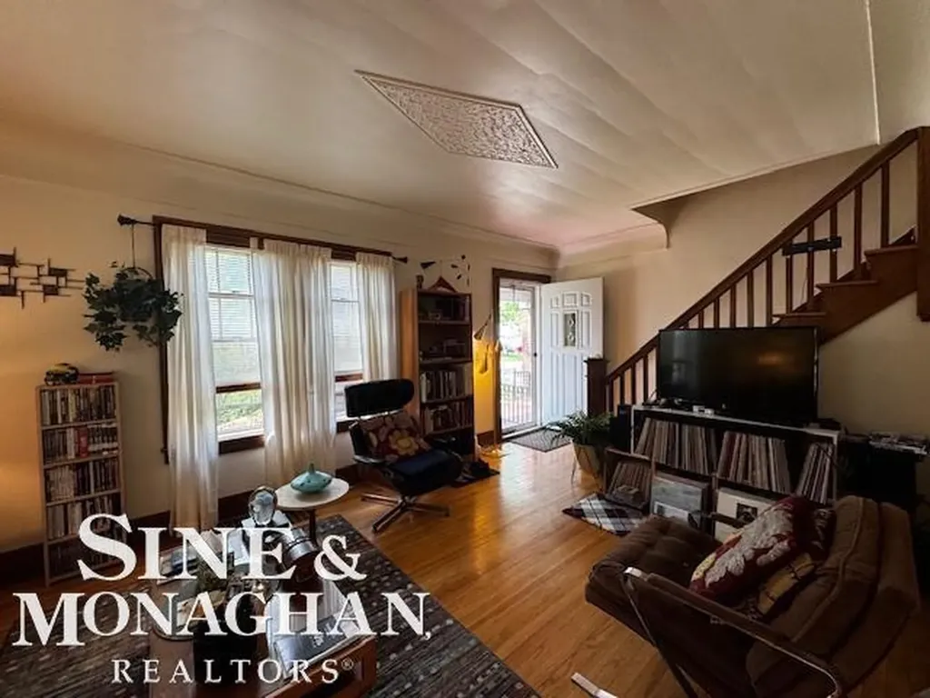 35230 Chestnut Street Wayne City MI 48184