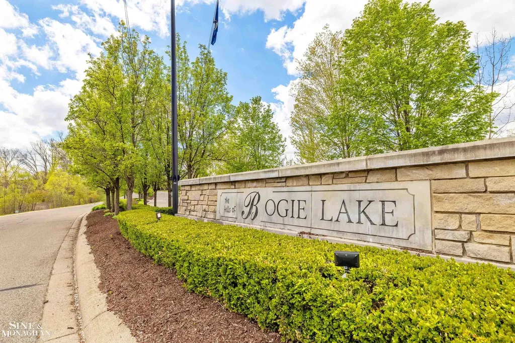 6148 Birchcrest Lane Commerce Charter Township MI 48382