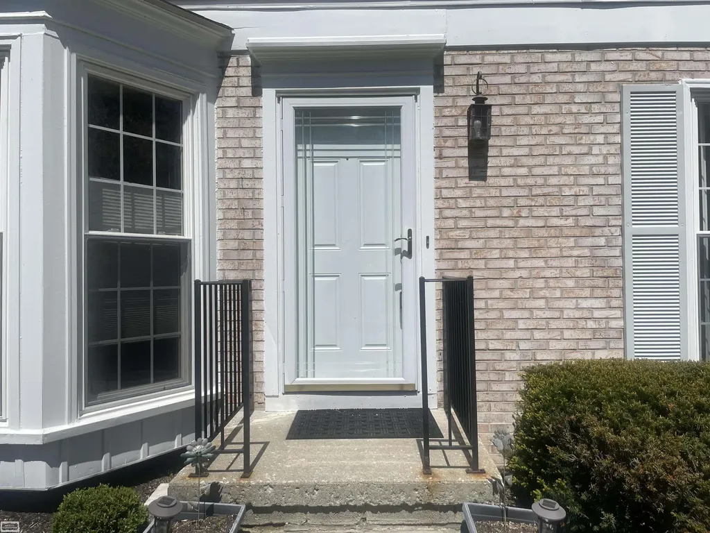 1343 Autumn Lane Rochester Hills City MI 48306