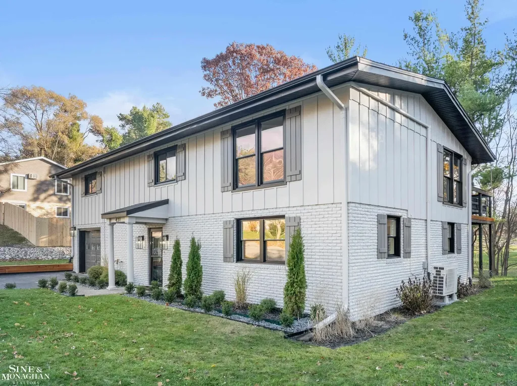 431 Fairlane Drive Traverse City City MI 49684