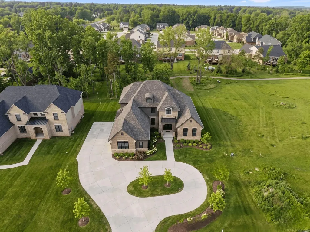 1055 Avon Road Rochester Hills City MI 48307