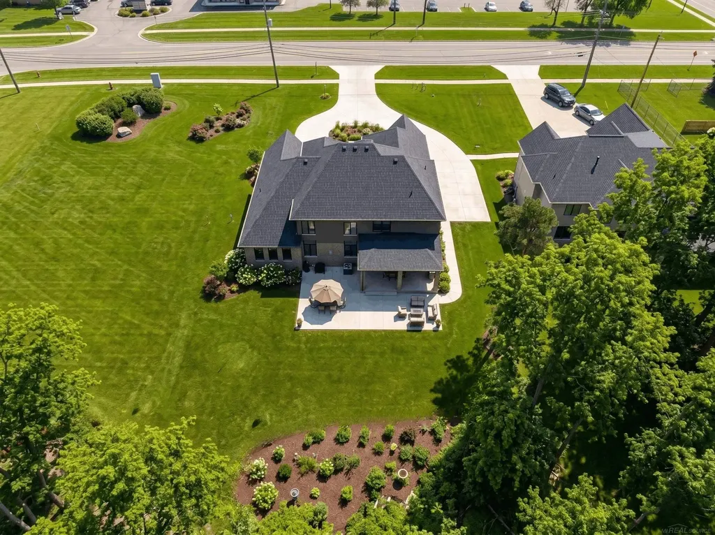 1055 Avon Road Rochester Hills City MI 48307