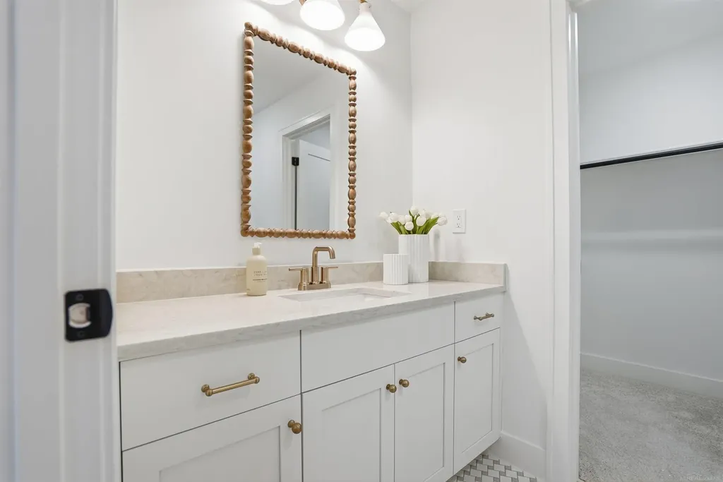 1055 Avon Road Rochester Hills City MI 48307