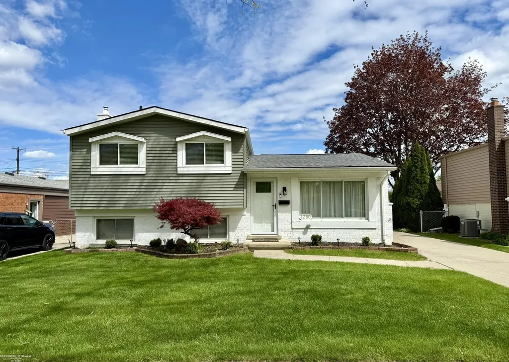 1250 W Elmwood Avenue Clawson City MI 48017
