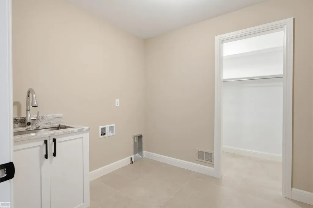 54679 White Pine Lane Shelby Charter Township MI 48315