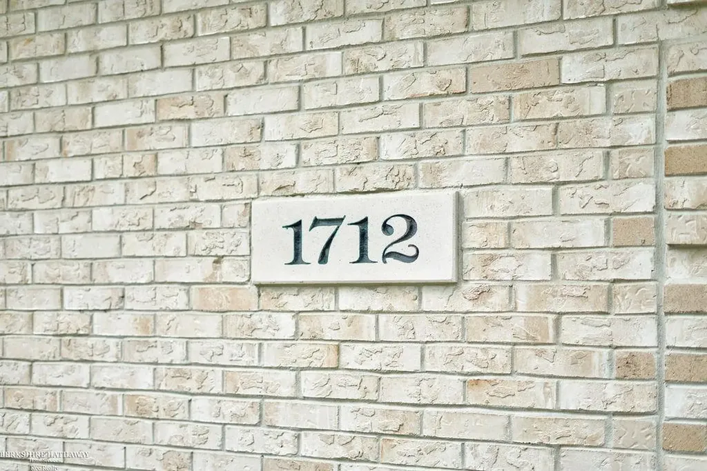 1712 Wood Trail Oxford Charter Township MI 48371