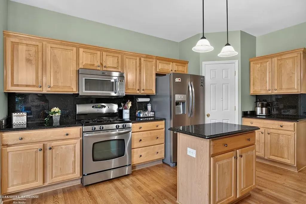 1712 Wood Trail Oxford Charter Township MI 48371