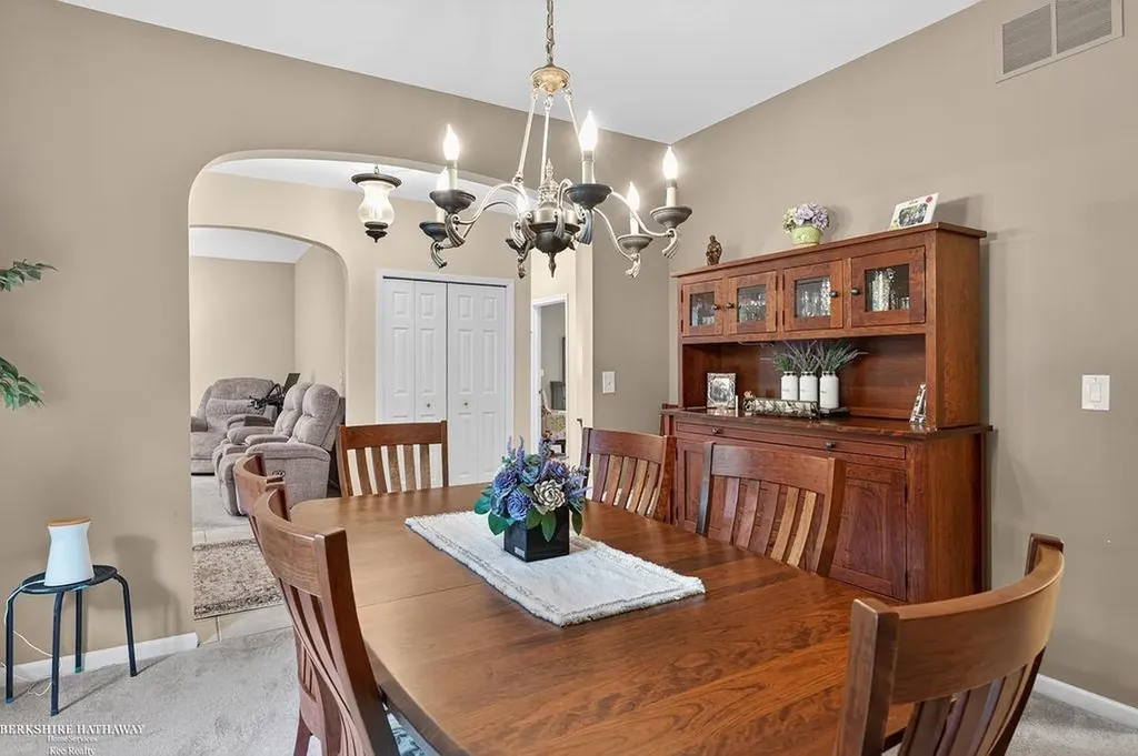 1712 Wood Trail Oxford Charter Township MI 48371