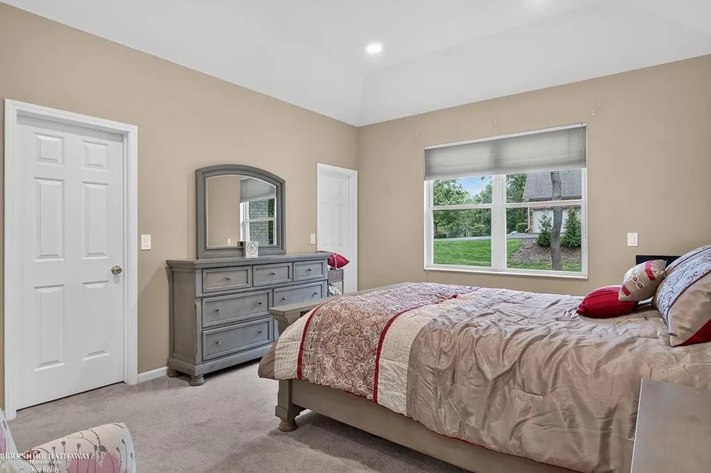 1712 Wood Trail Oxford Charter Township MI 48371