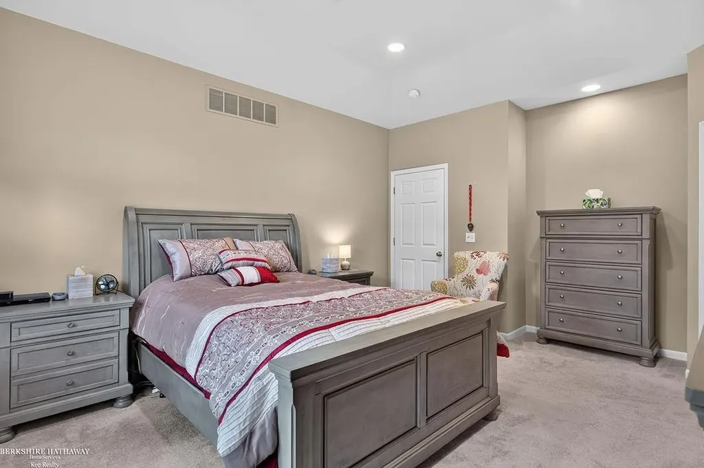 1712 Wood Trail Oxford Charter Township MI 48371