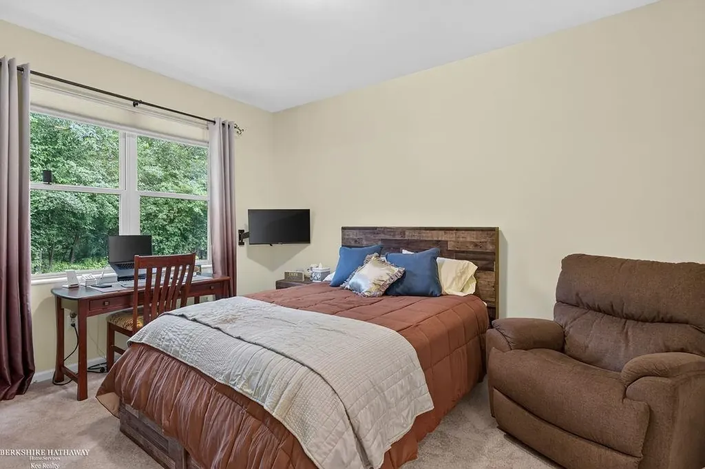 1712 Wood Trail Oxford Charter Township MI 48371