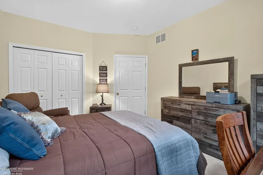 1712 Wood Trail Oxford Charter Township MI 48371