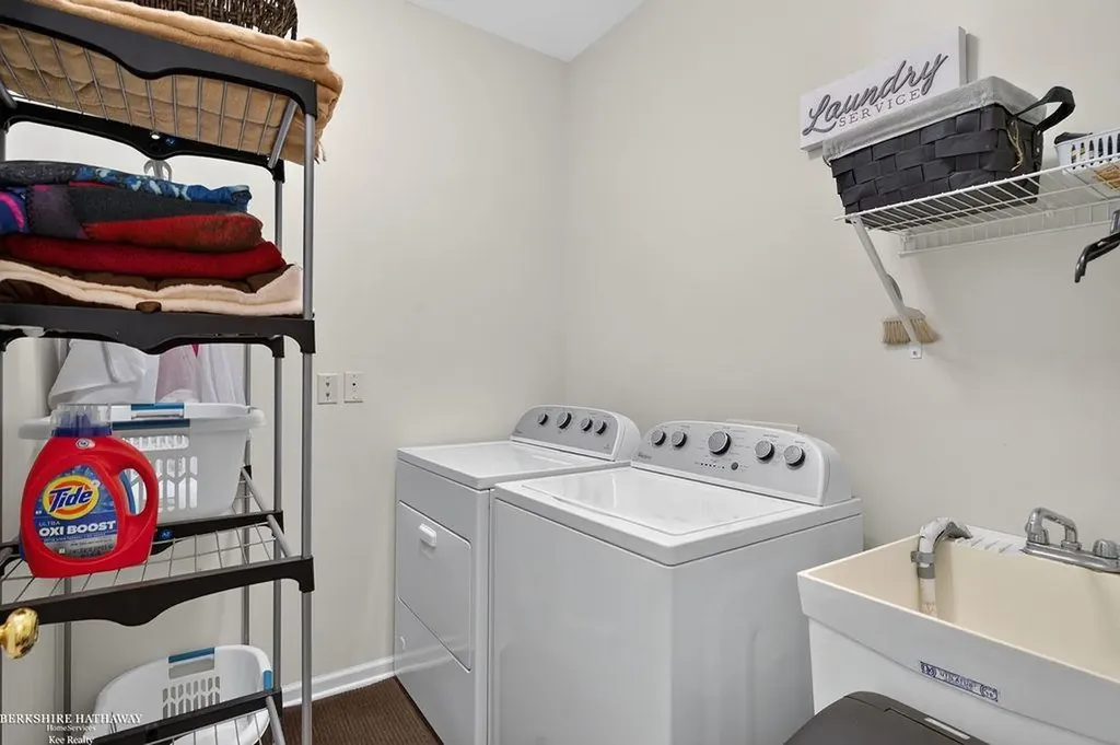 1712 Wood Trail Oxford Charter Township MI 48371
