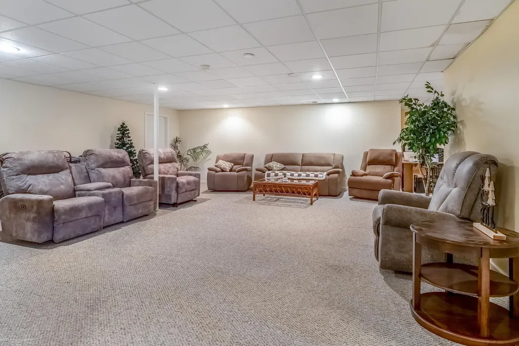 1712 Wood Trail Oxford Charter Township MI 48371