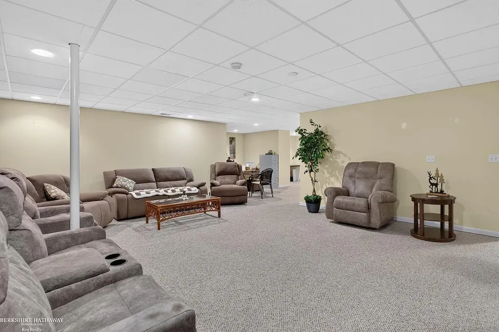 1712 Wood Trail Oxford Charter Township MI 48371