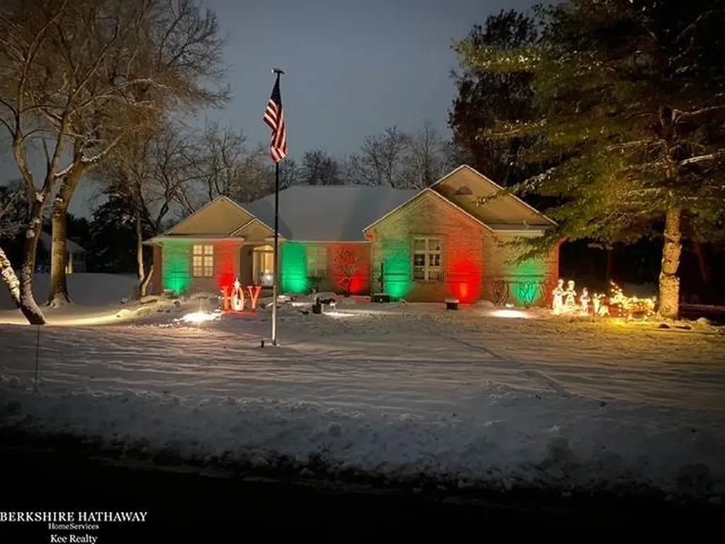 1712 Wood Trail Oxford Charter Township MI 48371
