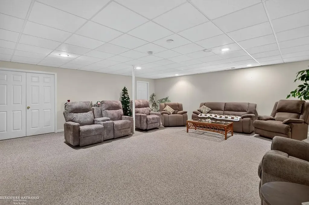 1712 Wood Trail Oxford Charter Township MI 48371