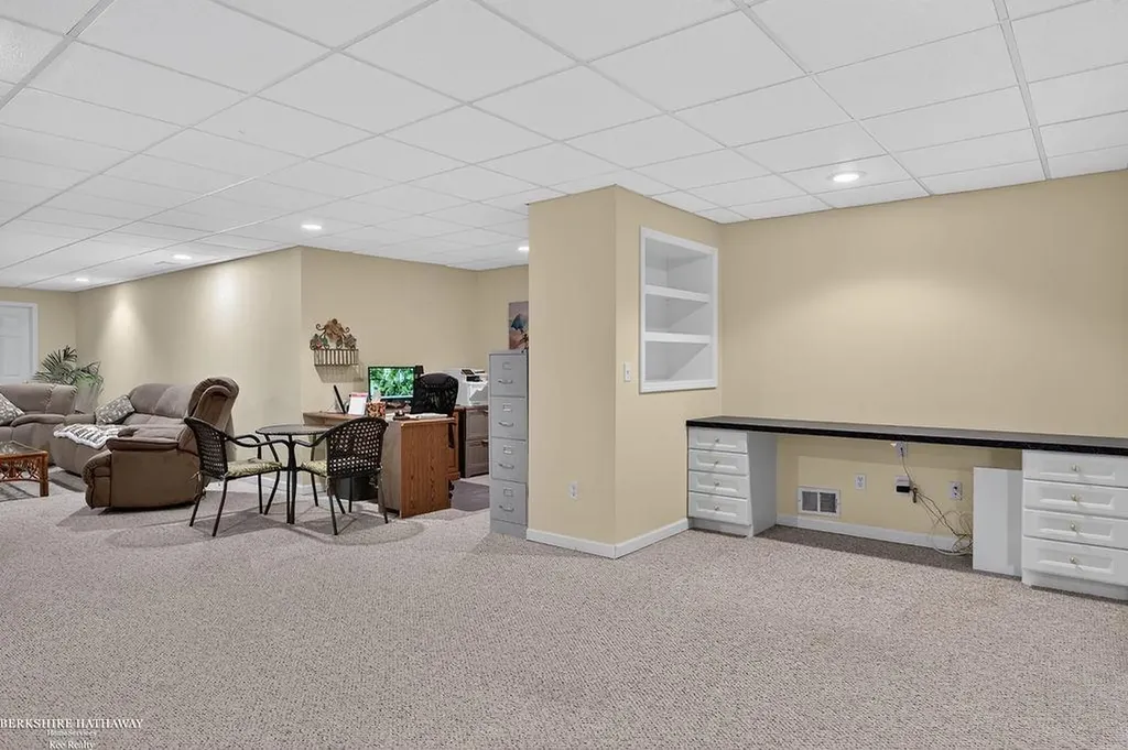 1712 Wood Trail Oxford Charter Township MI 48371
