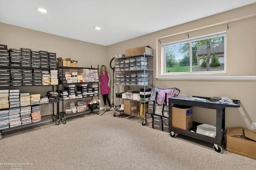 1712 Wood Trail Oxford Charter Township MI 48371